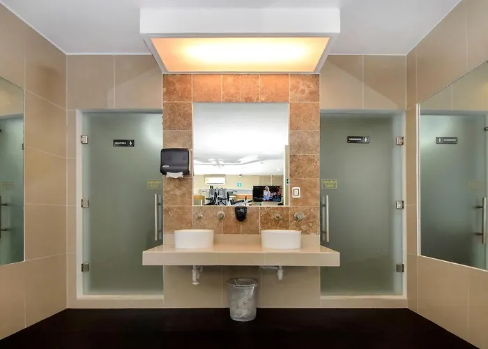 Hotel Ground Floor Oceanfront El Faro Condo, Great For Families Coral 101 Playa del Carmen