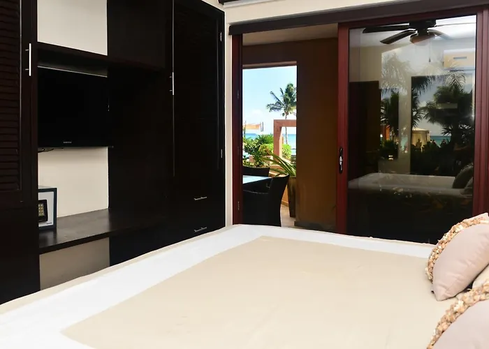 Hotel Ground Floor Oceanfront El Faro Condo, Great For Families Coral 101 Playa del Carmen