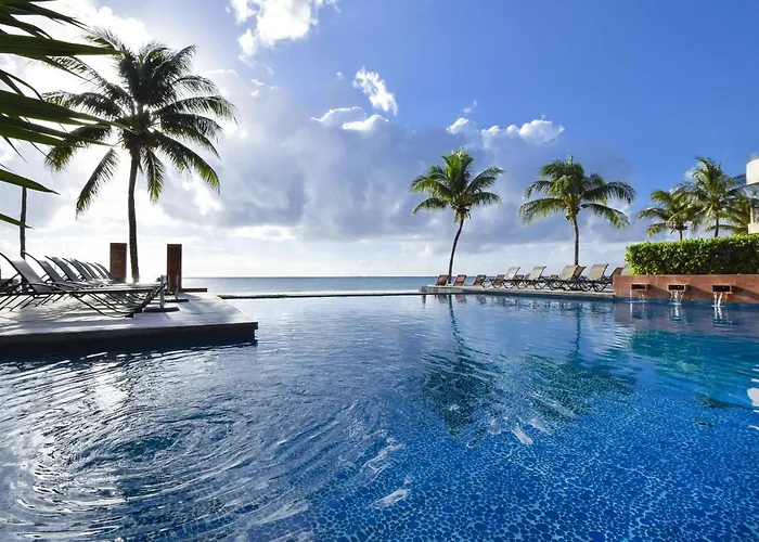 Ground Floor Oceanfront El Faro Condo, Great For Families Coral 101 Playa del Carmen
